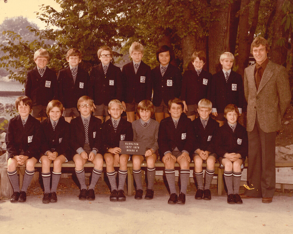 Mr. Stuart Brambley and his Grade 4 class in 1977